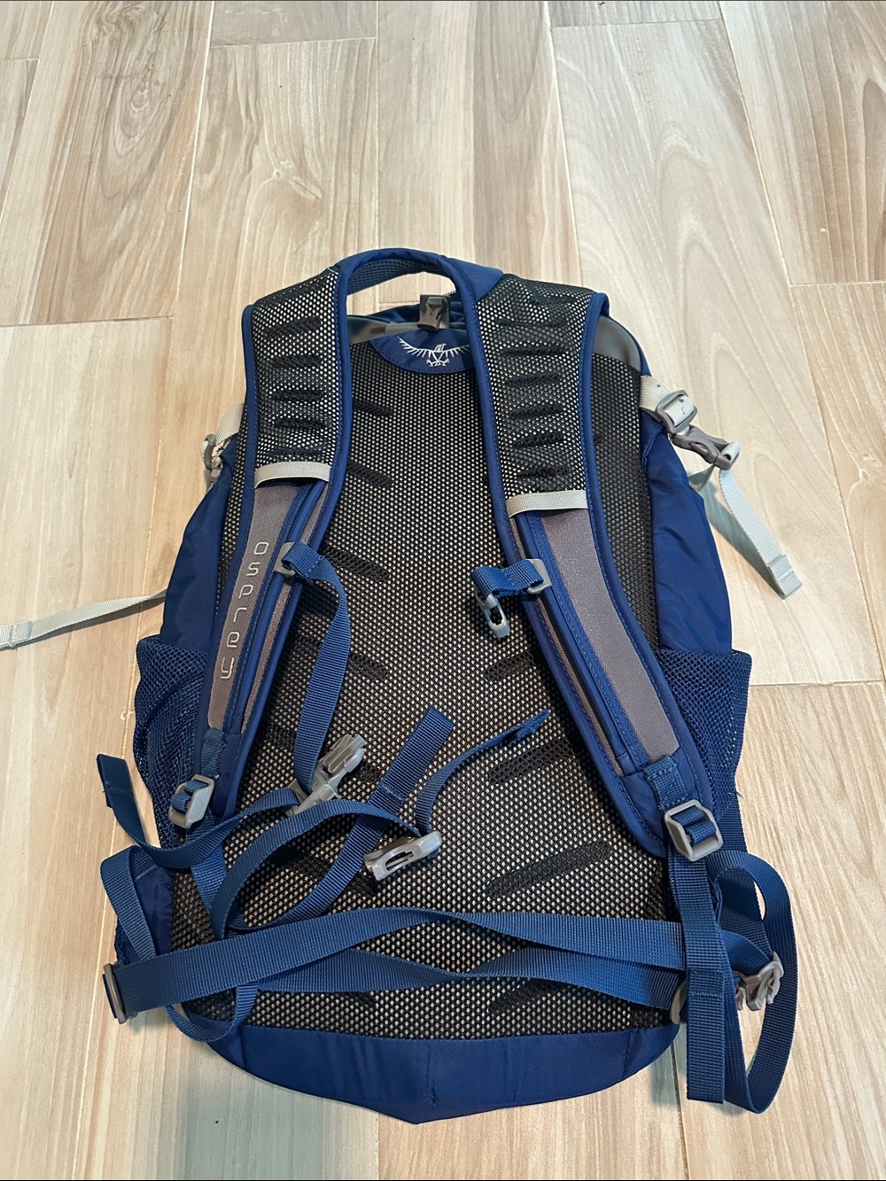 OSPREY daylite Navy Daypack with Mountain Pattern - Picture 4 of 10